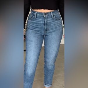 Levi's® Women's High Rise Mom Jean NWT 32 X 27